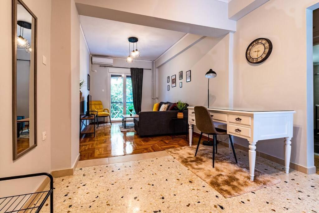 The Athenian Hideaway 2- Bedroom In Thiseio Athens